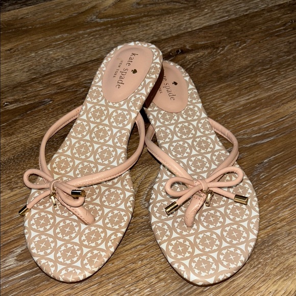 kate spade Shoes - Kate Spade Tan Sandals with Bow 8M